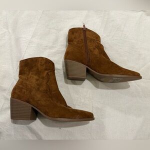 NWOT forever 21 suede ankle boot